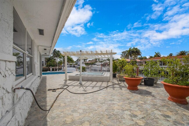 Building Photo - 1311 NE 27th Way