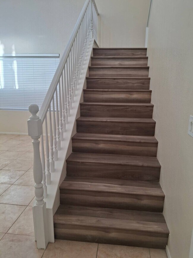 Building Photo - 2820 Dowitcher Ave