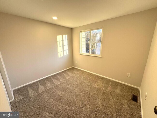 Building Photo - 2903 Montauk Ct