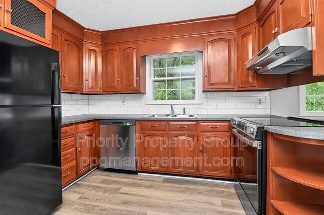 Building Photo - 3916 Piney Grove Rd