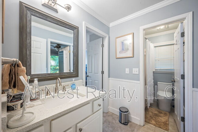 Building Photo - 2506 Retreat Dr NE