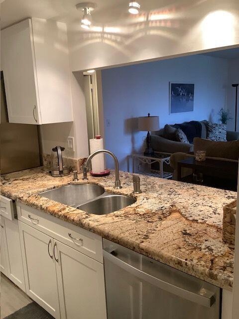 Building Photo - 450 Egret Cir