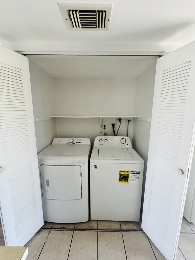 Building Photo - 37 Las Brisas Way