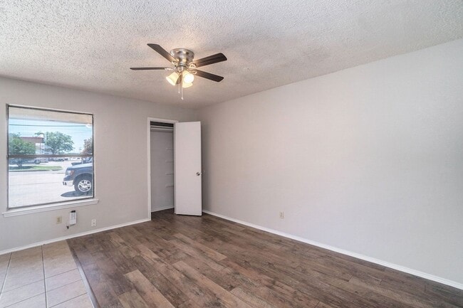 Building Photo - 3301 Aurora St