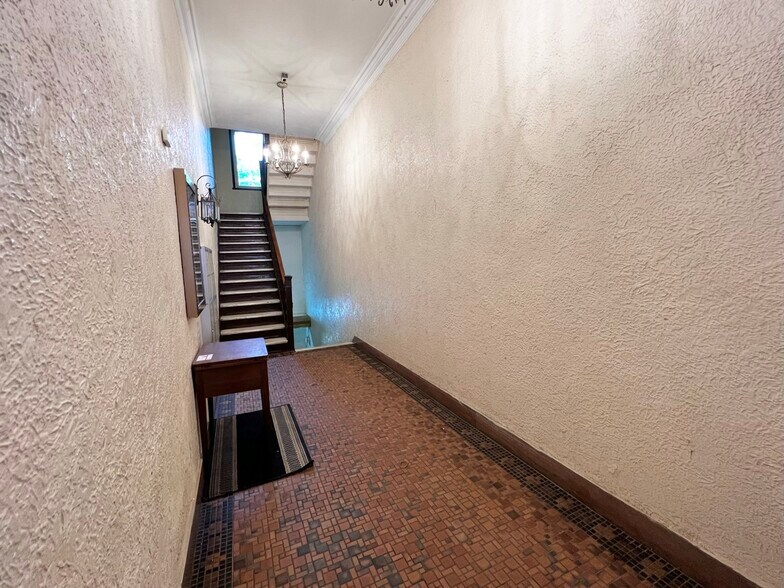 Building Photo - 69 Harney Rd