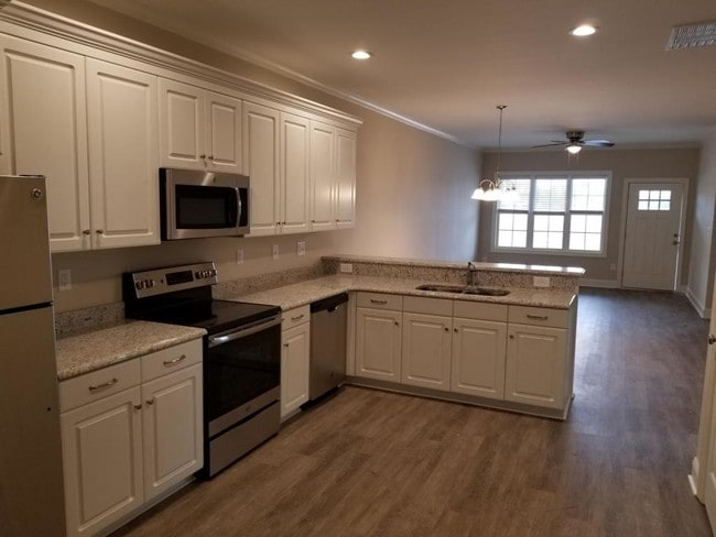 Building Photo - 2305 Brookville Dr