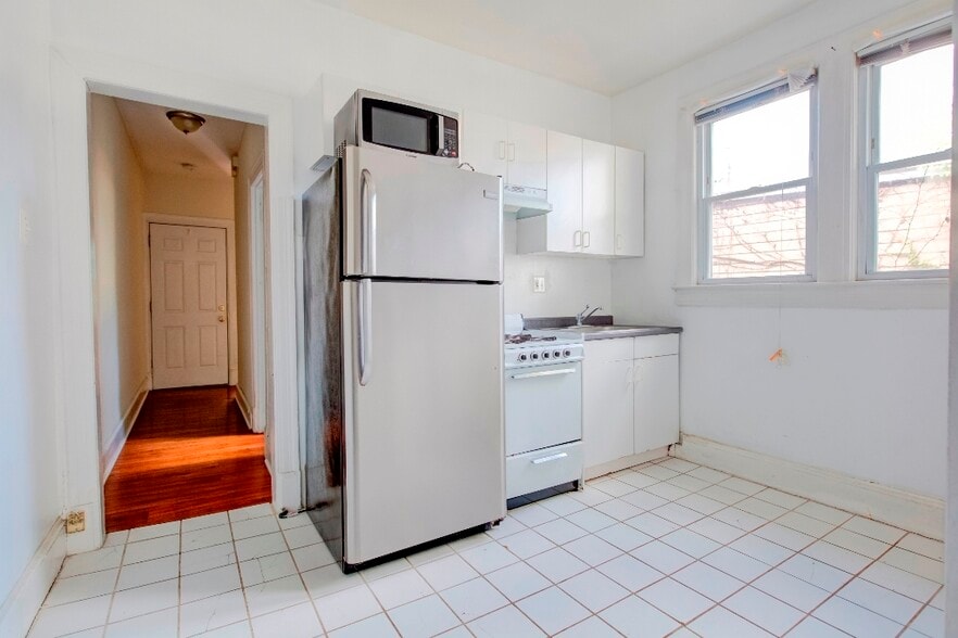 Kitchen - 1628 D St SE