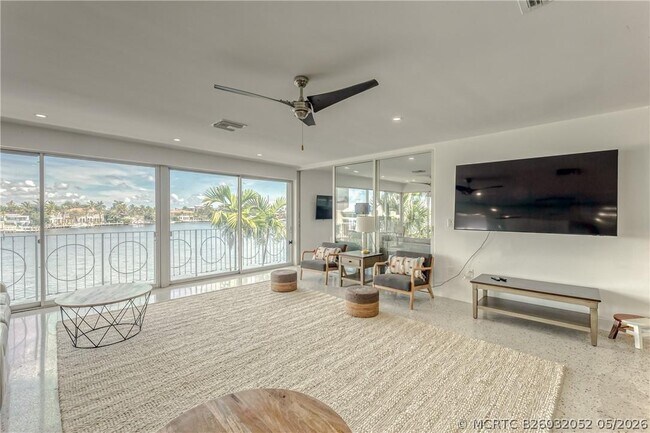 Building Photo - 2717 Yacht Club Blvd