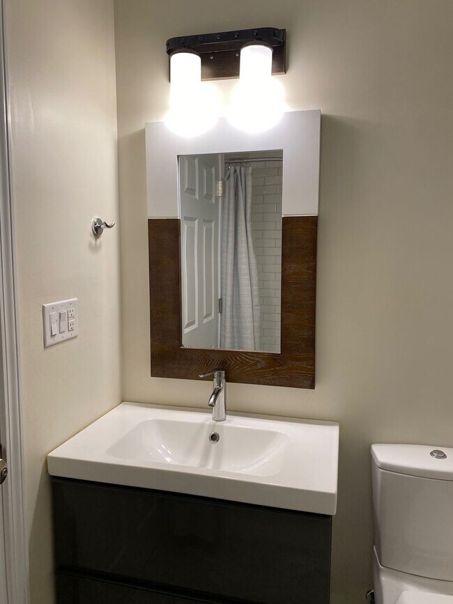 Building Photo - East AVL - Mid Century Modern Beauty in Bo...