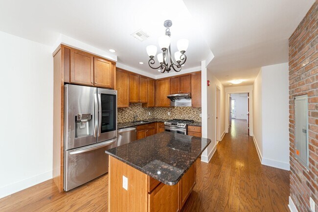 Building Photo - 66 Morris St