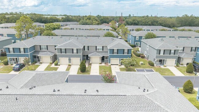 Building Photo - 12649 Somerset Oaks St