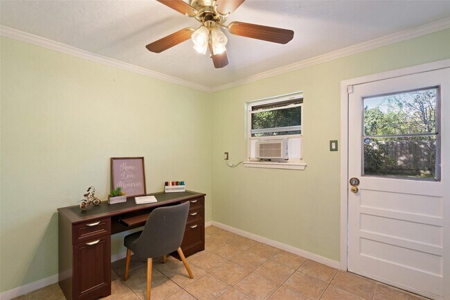 Building Photo - 9214 Bronco Dr