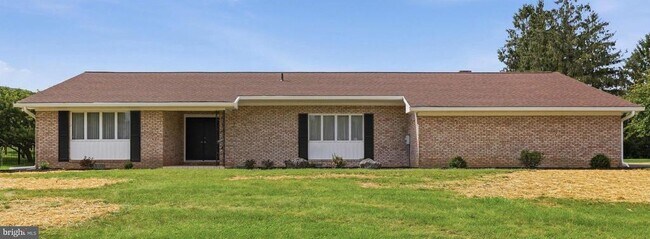 Building Photo - 11475 Pine Hill Dr