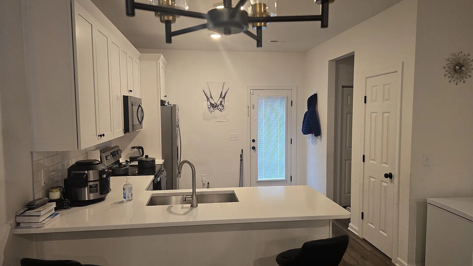 Building Photo - Room in House on Maplewood Dr