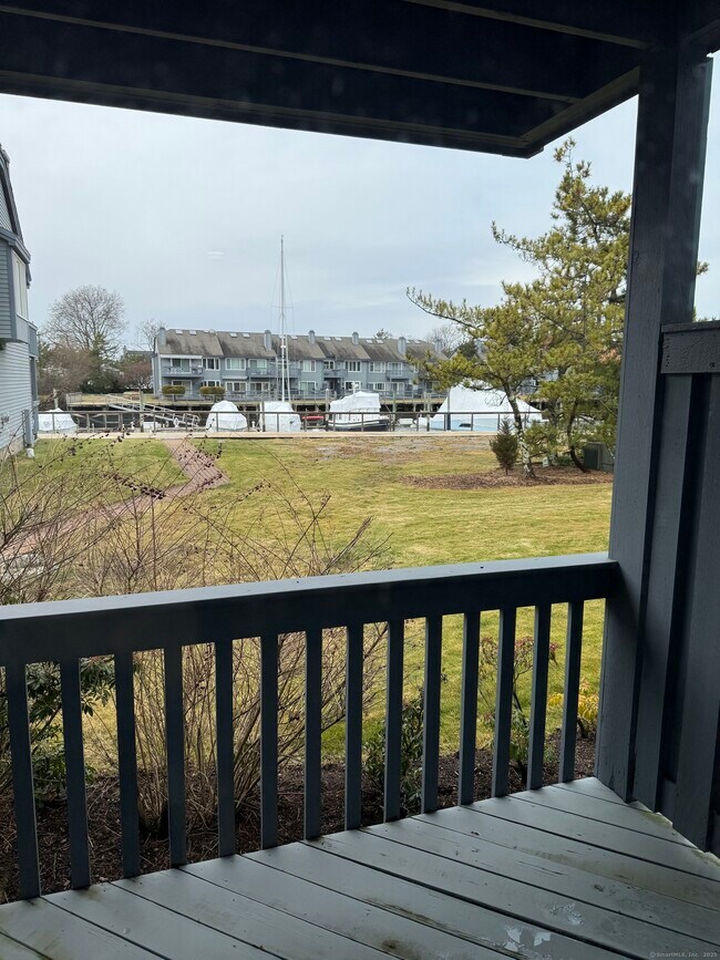 Building Photo - 1 Island Dr