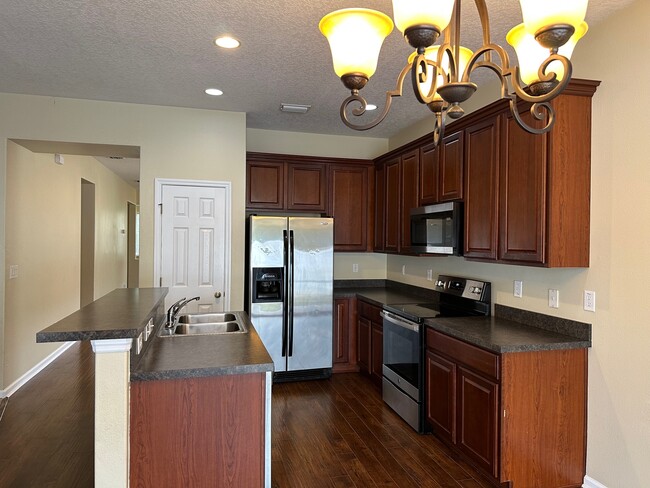 Building Photo - 627 Aeolian Dr