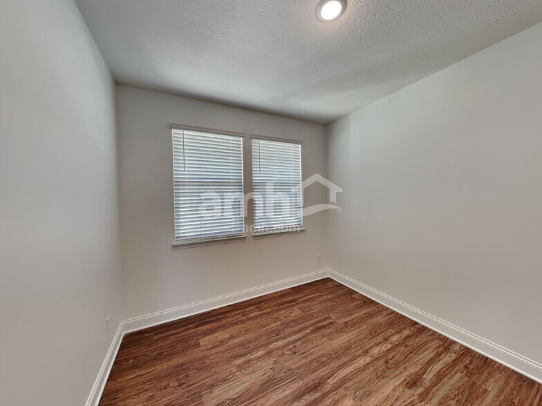 Building Photo - 8444 Northpoint Dr