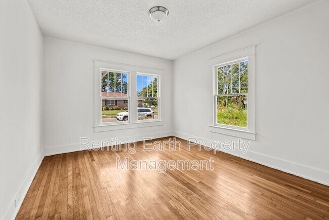Building Photo - 1705 Steiner Ave SW