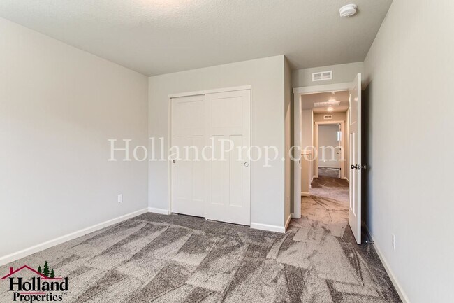 Building Photo - Gorgeous 4 Beds 2.5 Baths Single Family in...
