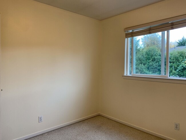 Building Photo - Beautiful 4BR Home | Cul-de-Sac Setting | Prime Bellevue Location
