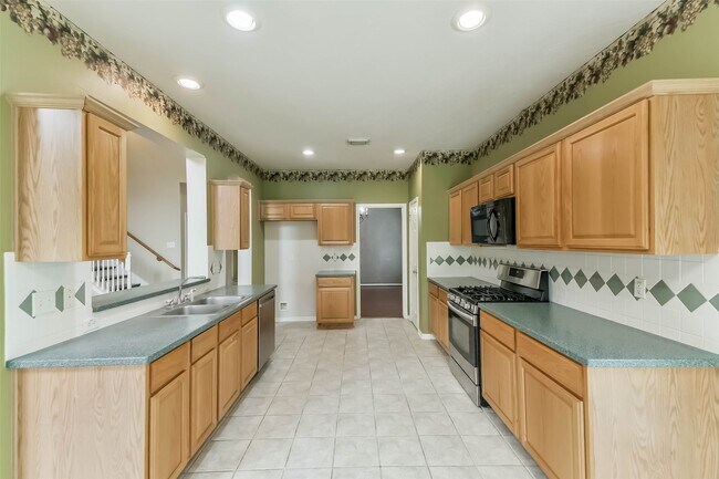 Building Photo - 8511 Cross Country Dr