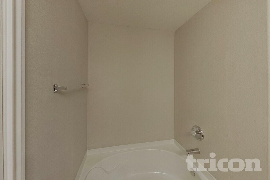 Building Photo - 216 Rambling Way