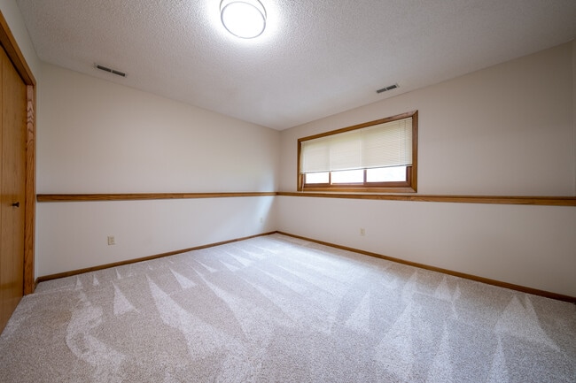 Building Photo - 13060 Glenhurst Ave