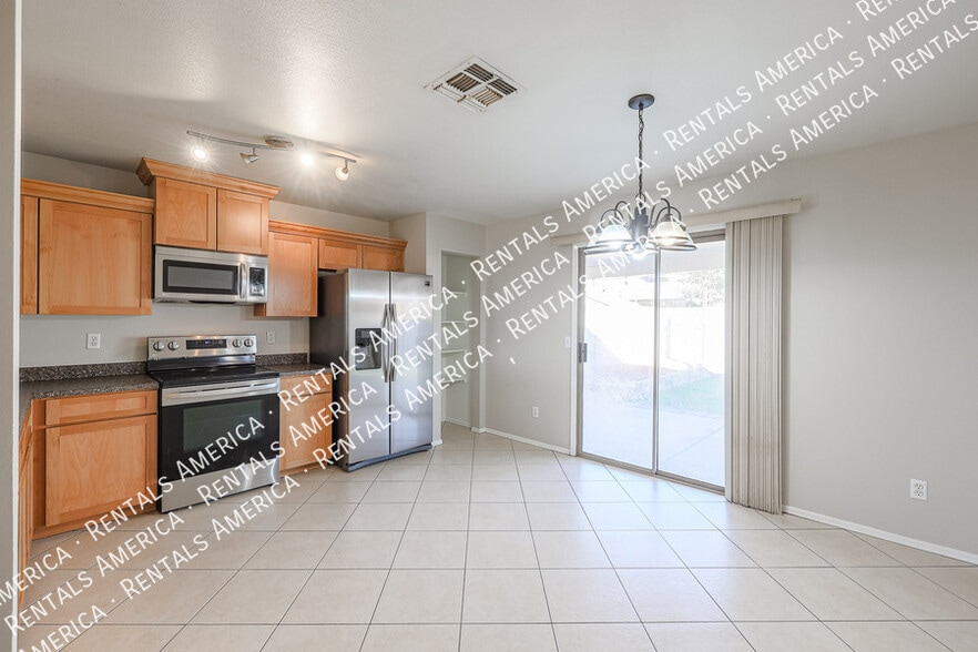 Building Photo - 11802 W Columbine Dr