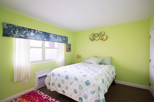 Building Photo - 1 Bedroom 1 Bathroom Furnished Direct Ocean View Condo: Lease dates  April 15 through November 30