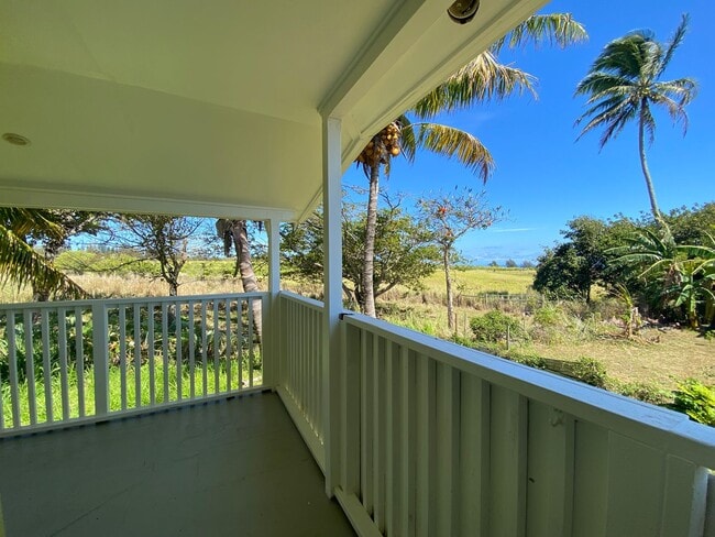 Building Photo - Adorable large 3 Bed, 2 bath with ocean view