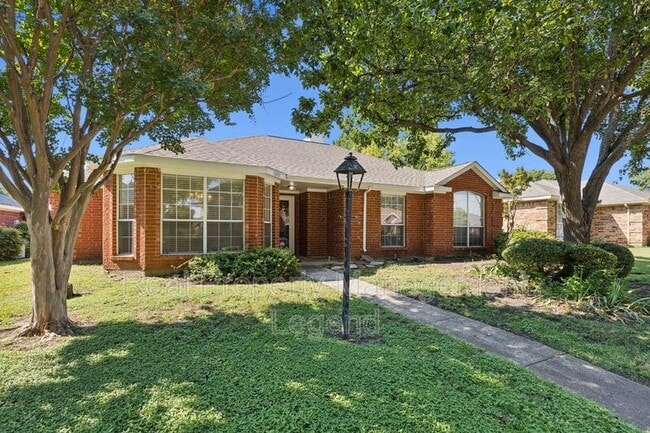 Building Photo - 10971 Castle Dr