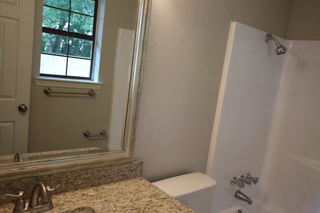 Building Photo - Coming Soon! 3 Bedroom 2 bathroom home in ...