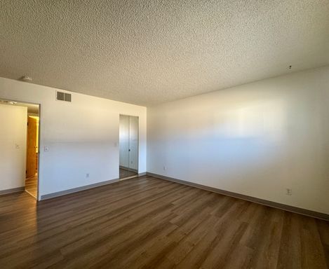 Building Photo - Lovely 1 Bedroom, 1 Bathroom Lakewood Condo! Community POOL!!!