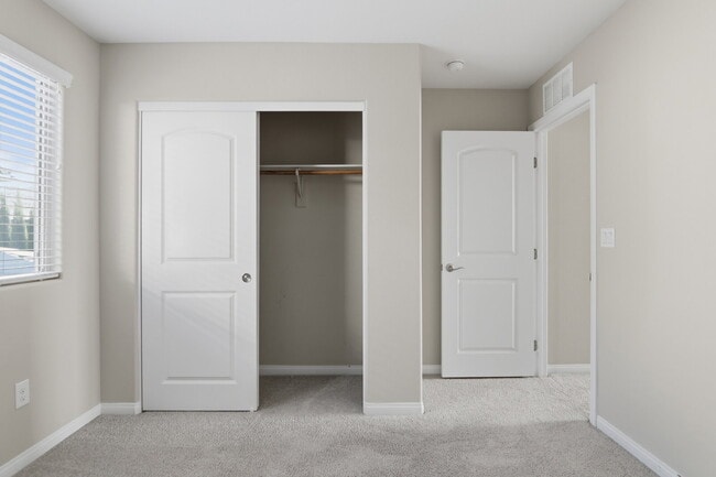 Building Photo - 3158 Molinos Dr