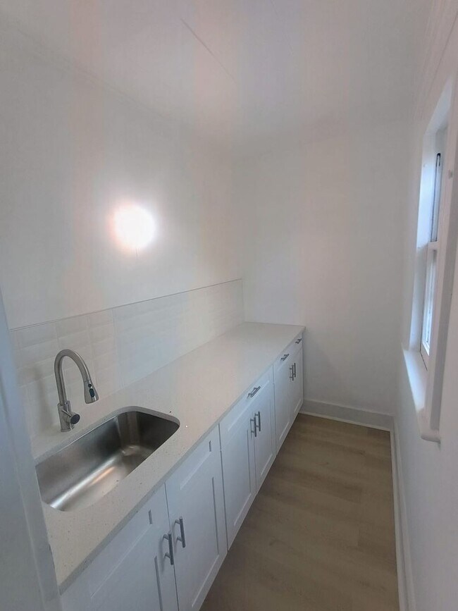 Building Photo - 152 Turner Ave