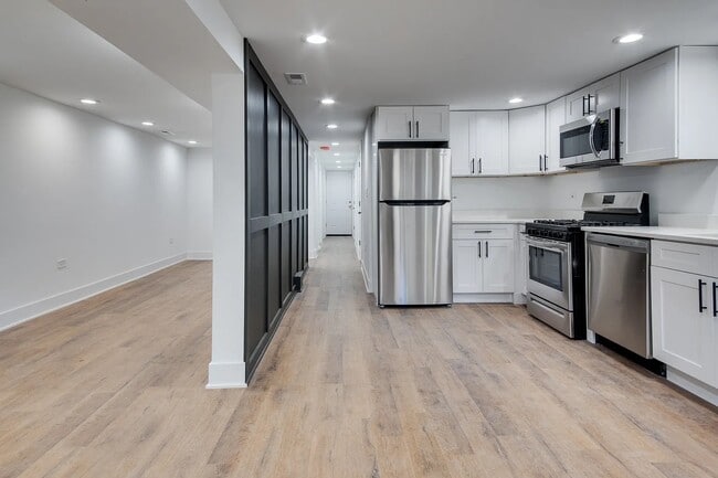 Building Photo - 2453 N Mozart St