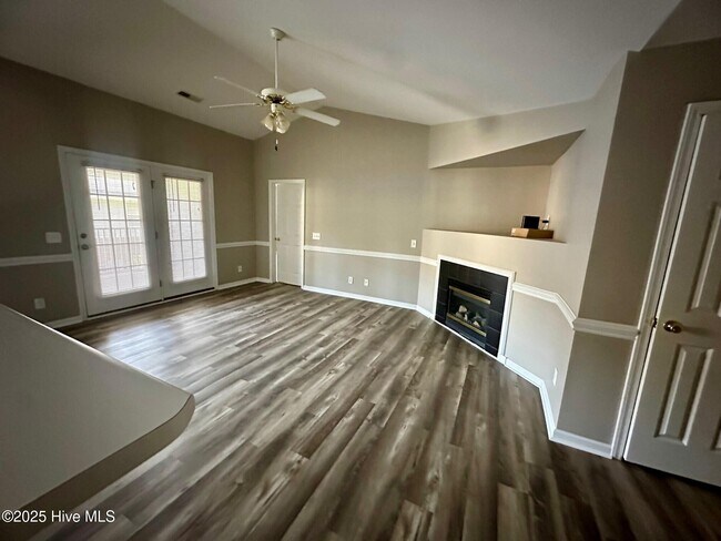 Building Photo - 2217 Locksley Woods Dr