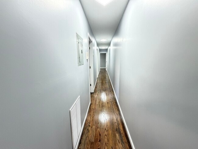 Building Photo - 384 Summit Ave