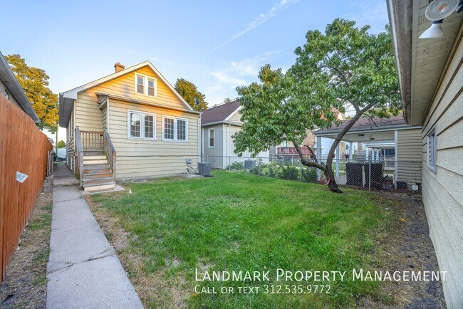 Building Photo - 3030 N Normandy Ave
