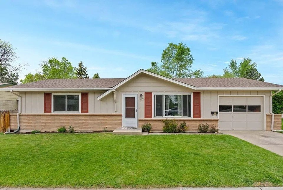 Building Photo - 1001 Ponderosa Dr