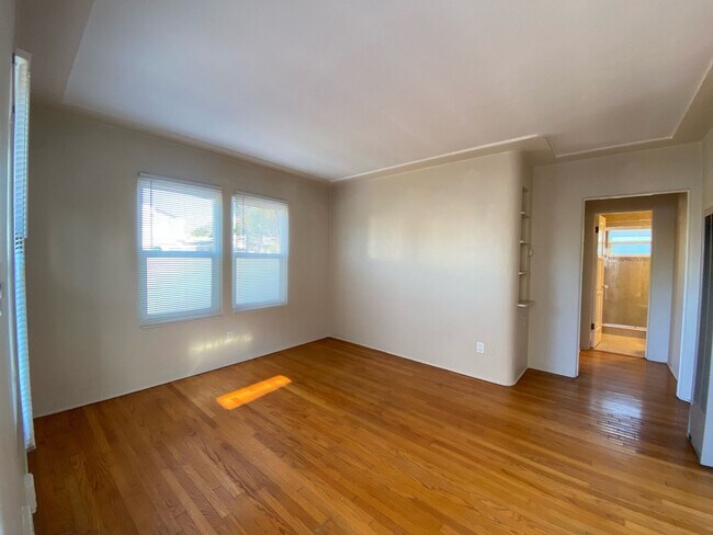 Building Photo - LARGE PRIVATE EXCLUSIVE PATIO! EXCLUSIVE U...