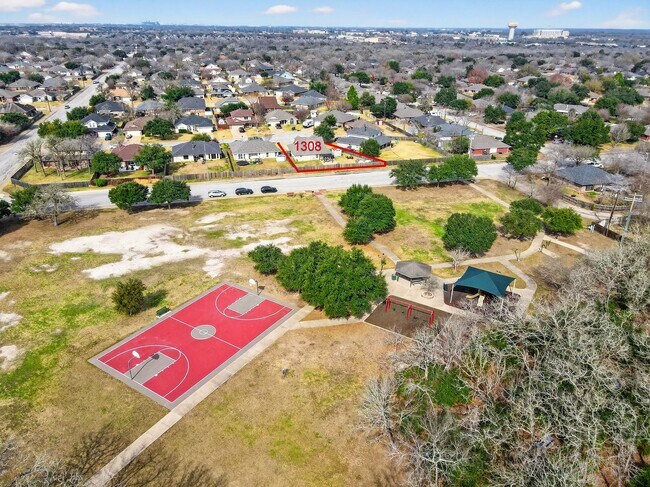 Building Photo - 1308 Roanoke Ct