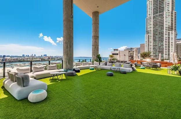 Building Photo - 398 NE 5th St