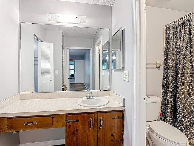 Building Photo - 571 Hunter Cir