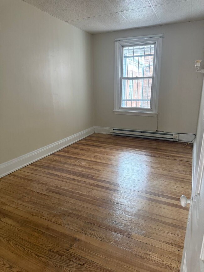 Building Photo - 32 W High St