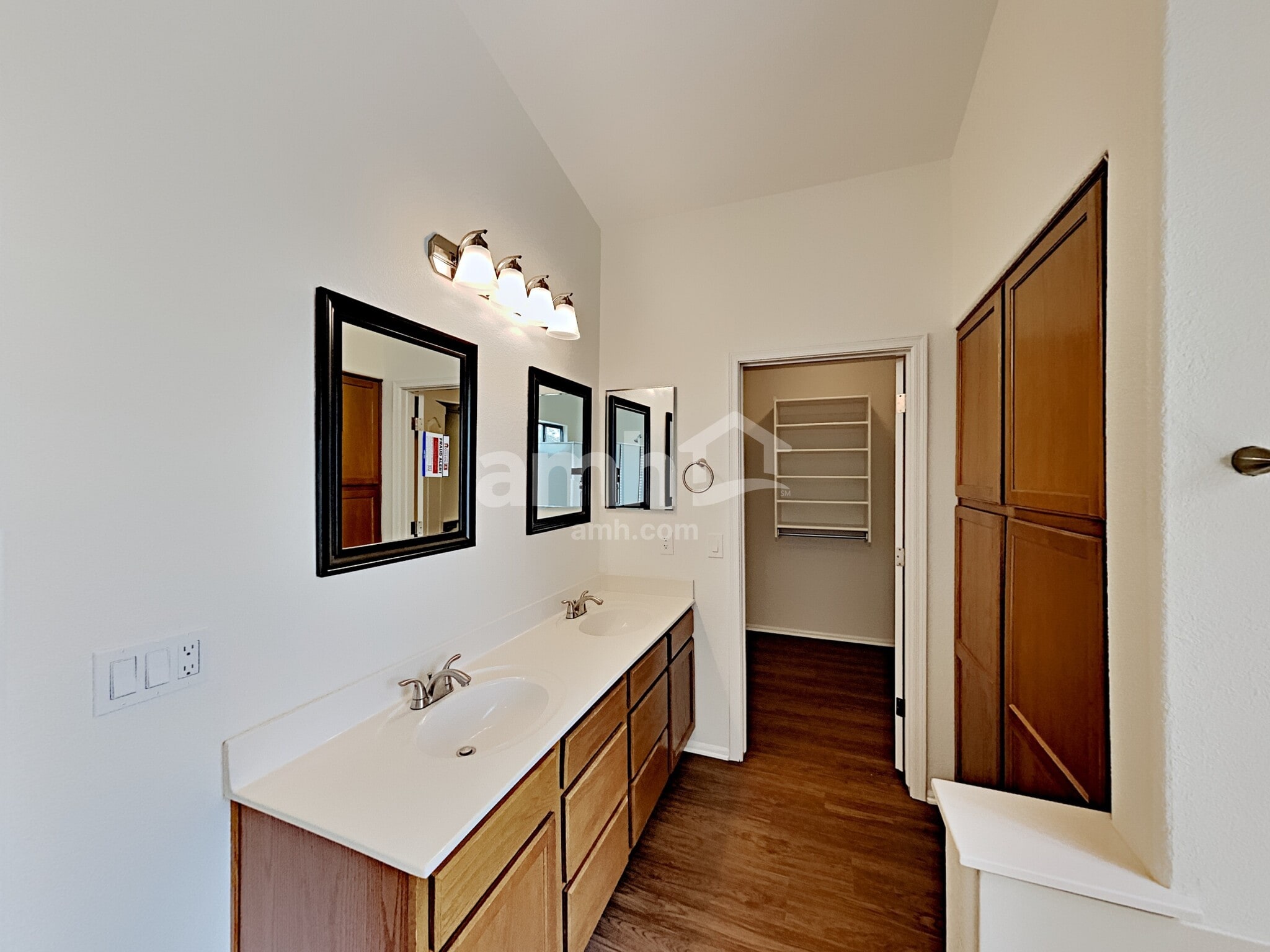 Building Photo - 15848 W Linden St