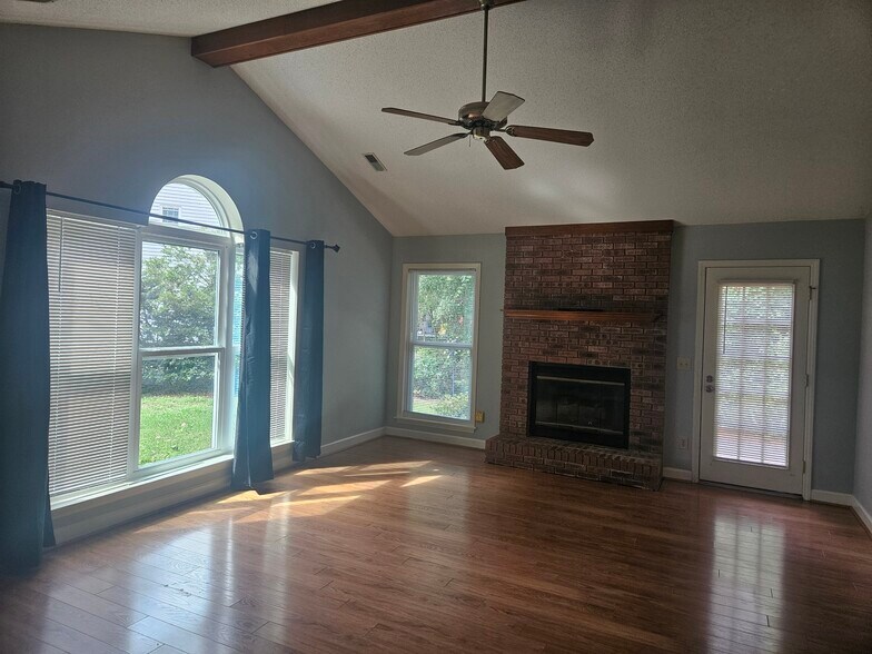 Building Photo - 6902 Persimmon Pl