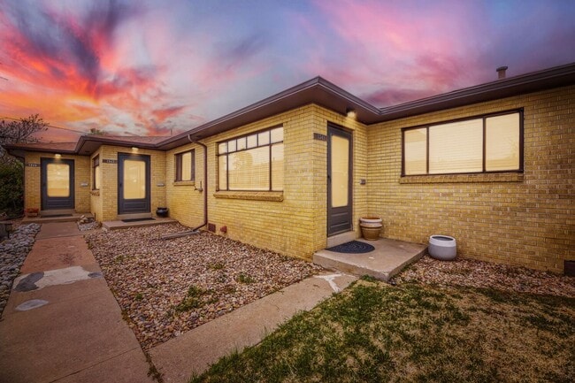 Building Photo - Cozy 2 bed/1 bath near Wash Park! Available NOW!