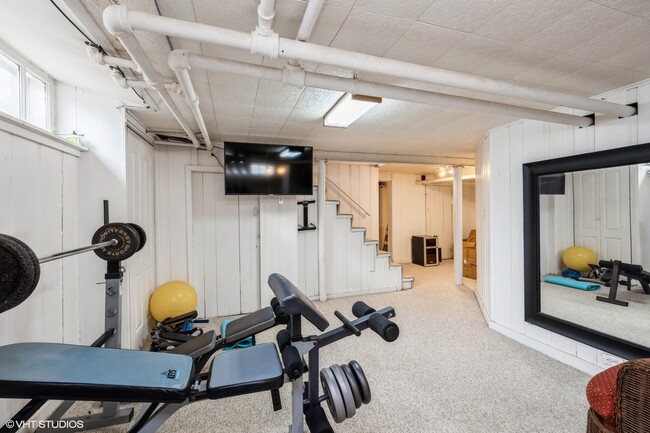 Building Photo - 322 N Monroe St