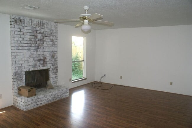 Building Photo - 3223 Knoll Manor Dr